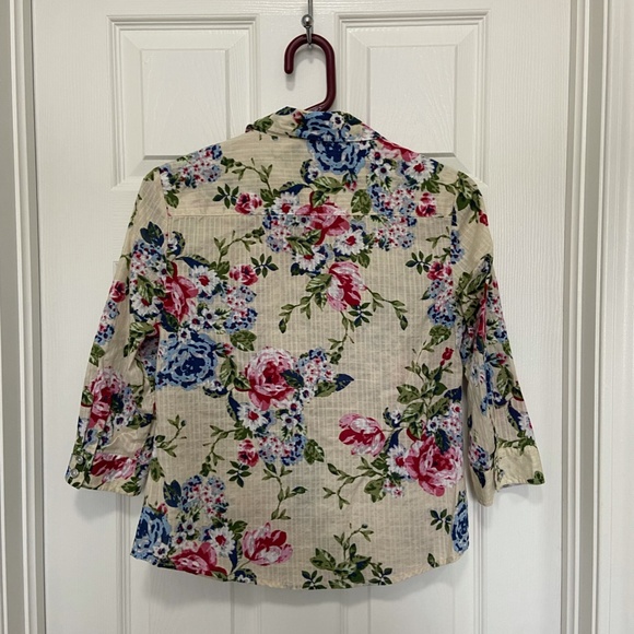 Karen Scott Petites Floral Button Up Shirt Bundle (includes 3 shirts) ✨ - Picture 16 of 16